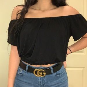 Off the shoulder 🖤 crop top